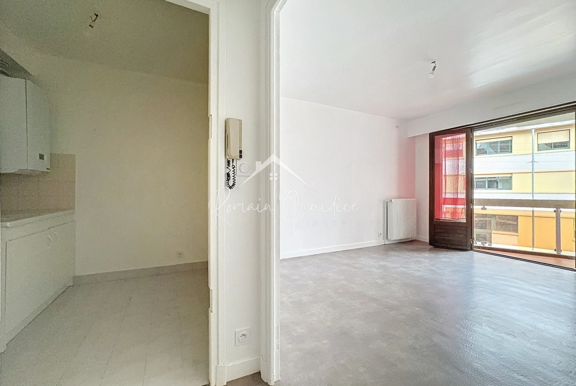 Appartement F2 de 38 m² avec terrasse à Saint-Affrique, idéale résidence ou investissement 