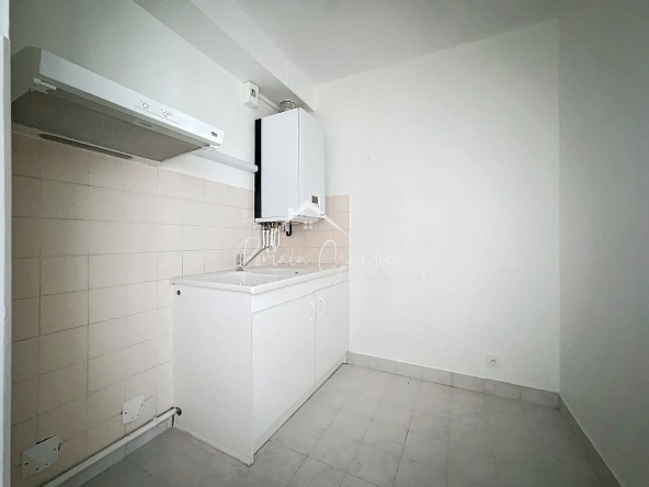 Appartement F2 de 38 m² avec terrasse à Saint-Affrique, idéale résidence ou investissement 