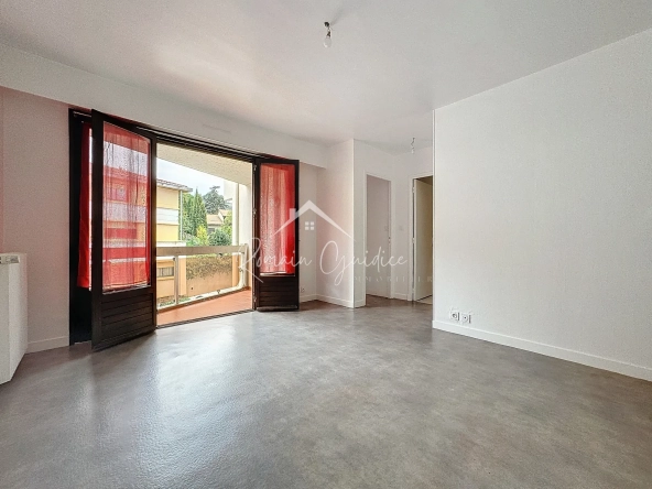 Appartement F2 de 38 m² avec terrasse à Saint-Affrique, idéale résidence ou investissement 