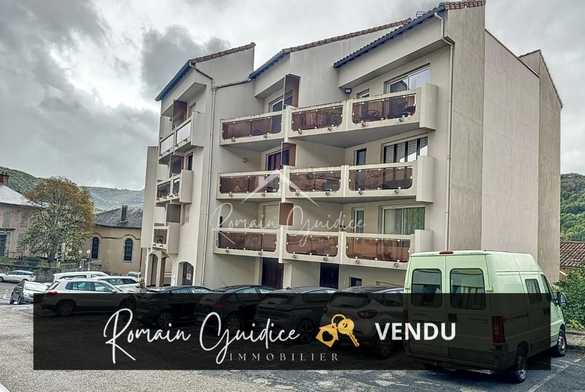 Appartement F2 de 38 m² avec terrasse à Saint-Affrique, idéale résidence ou investissement 