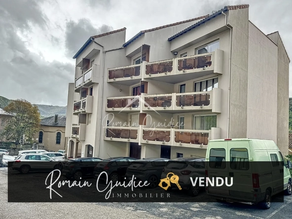 Appartement F2 de 38 m² avec terrasse à Saint-Affrique, idéale résidence ou investissement