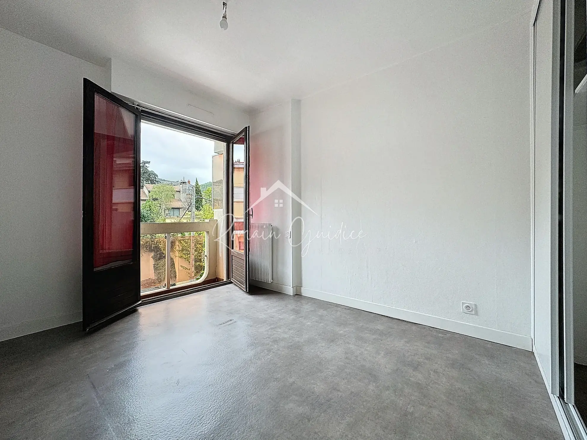 Appartement F2 de 38 m² avec terrasse à Saint-Affrique, idéale résidence ou investissement 