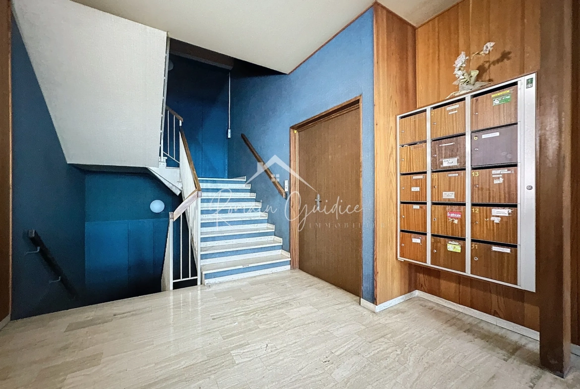 Appartement F2 de 38 m² avec terrasse à Saint-Affrique, idéale résidence ou investissement 