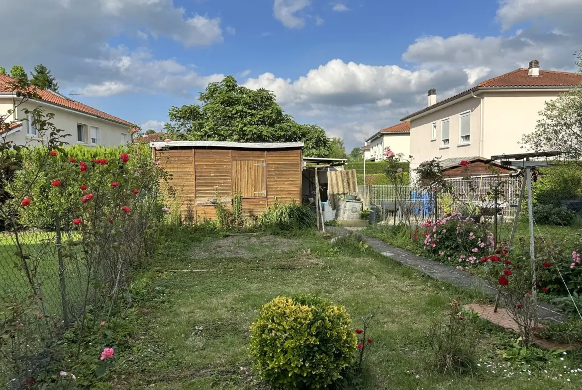 Maison familiale à Oloron-Sainte-Marie avec jardin, garage et 3 chambres 