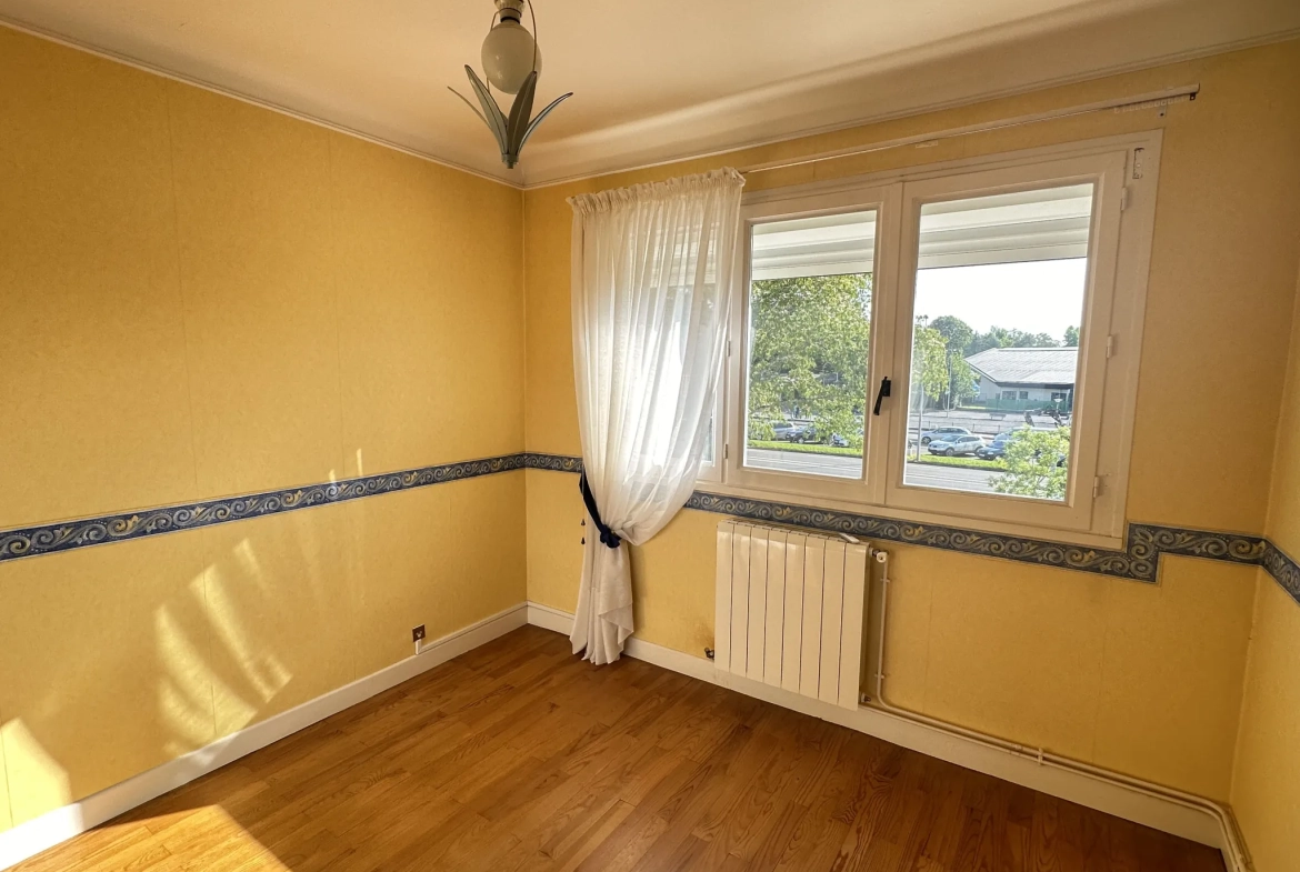 Maison familiale à Oloron-Sainte-Marie avec jardin, garage et 3 chambres 