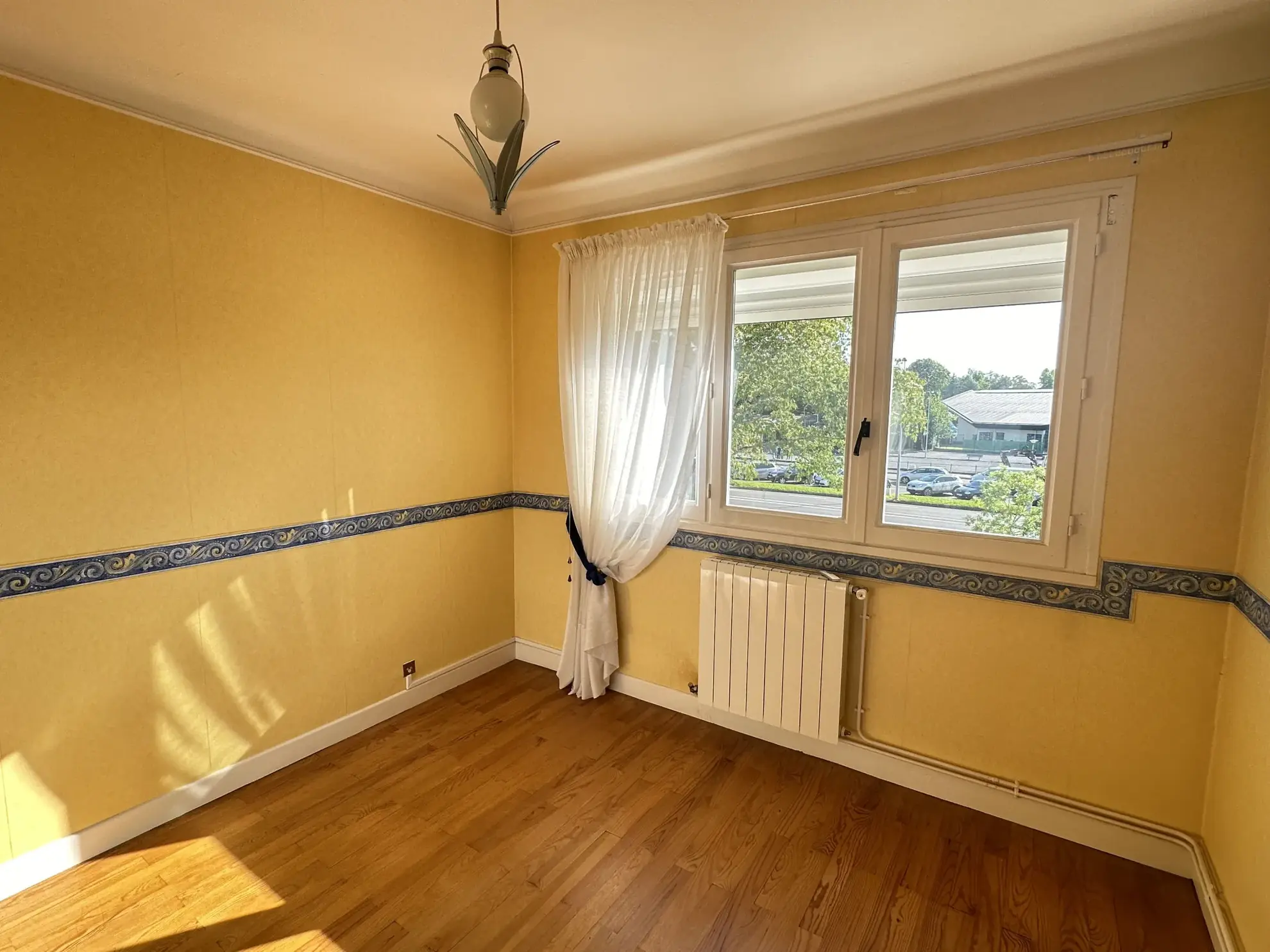 Maison familiale à Oloron-Sainte-Marie avec jardin, garage et 3 chambres 