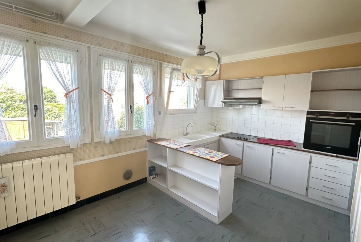 Maison familiale à Oloron-Sainte-Marie avec jardin, garage et 3 chambres 