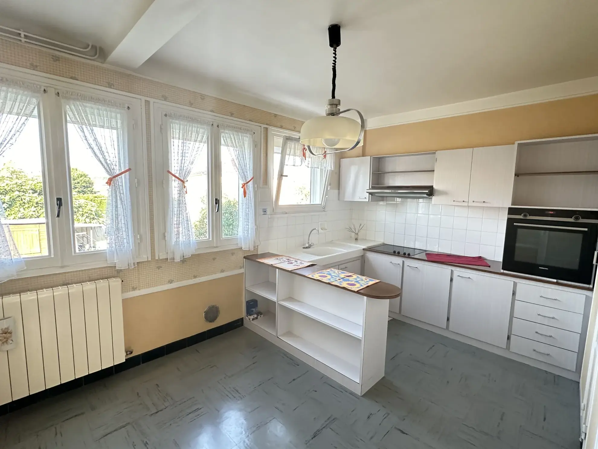 Maison familiale à Oloron-Sainte-Marie avec jardin, garage et 3 chambres 