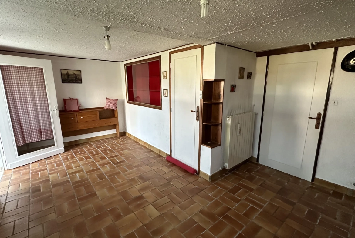 Maison familiale à Oloron-Sainte-Marie avec jardin, garage et 3 chambres 