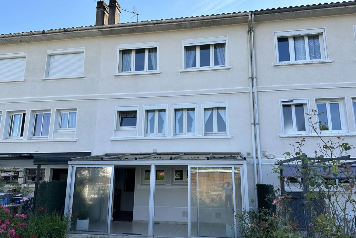 Maison familiale à Oloron-Sainte-Marie avec jardin, garage et 3 chambres 