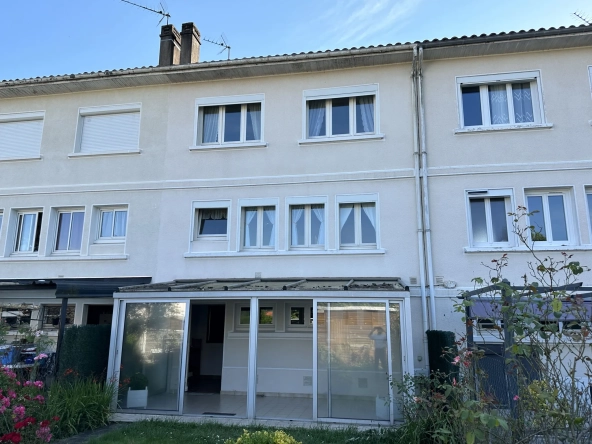 Maison familiale à Oloron-Sainte-Marie avec jardin, garage et 3 chambres