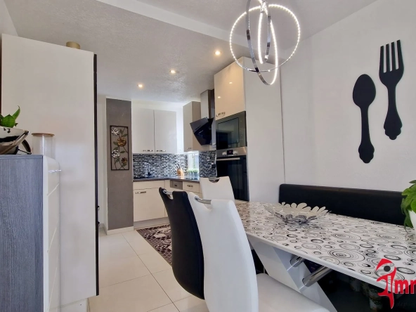 Appartement 3 chambres rénové avec balcon et parking à Saint-Louis 68300 