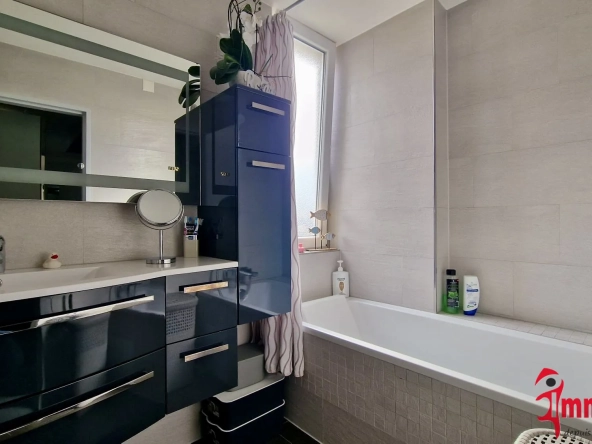 Appartement 3 chambres rénové avec balcon et parking à Saint-Louis 68300 