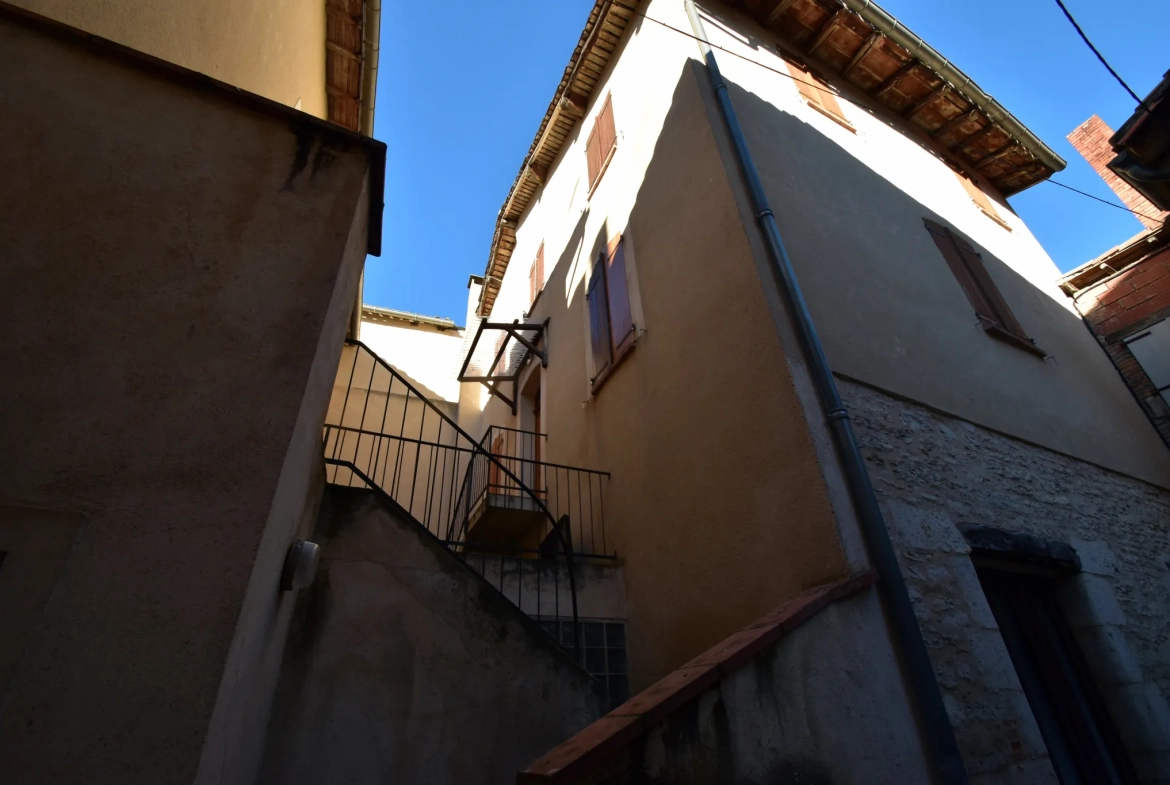 Maison de ville T4 à Caussade de 99 m² – Idéalement située au cœur de la ville 