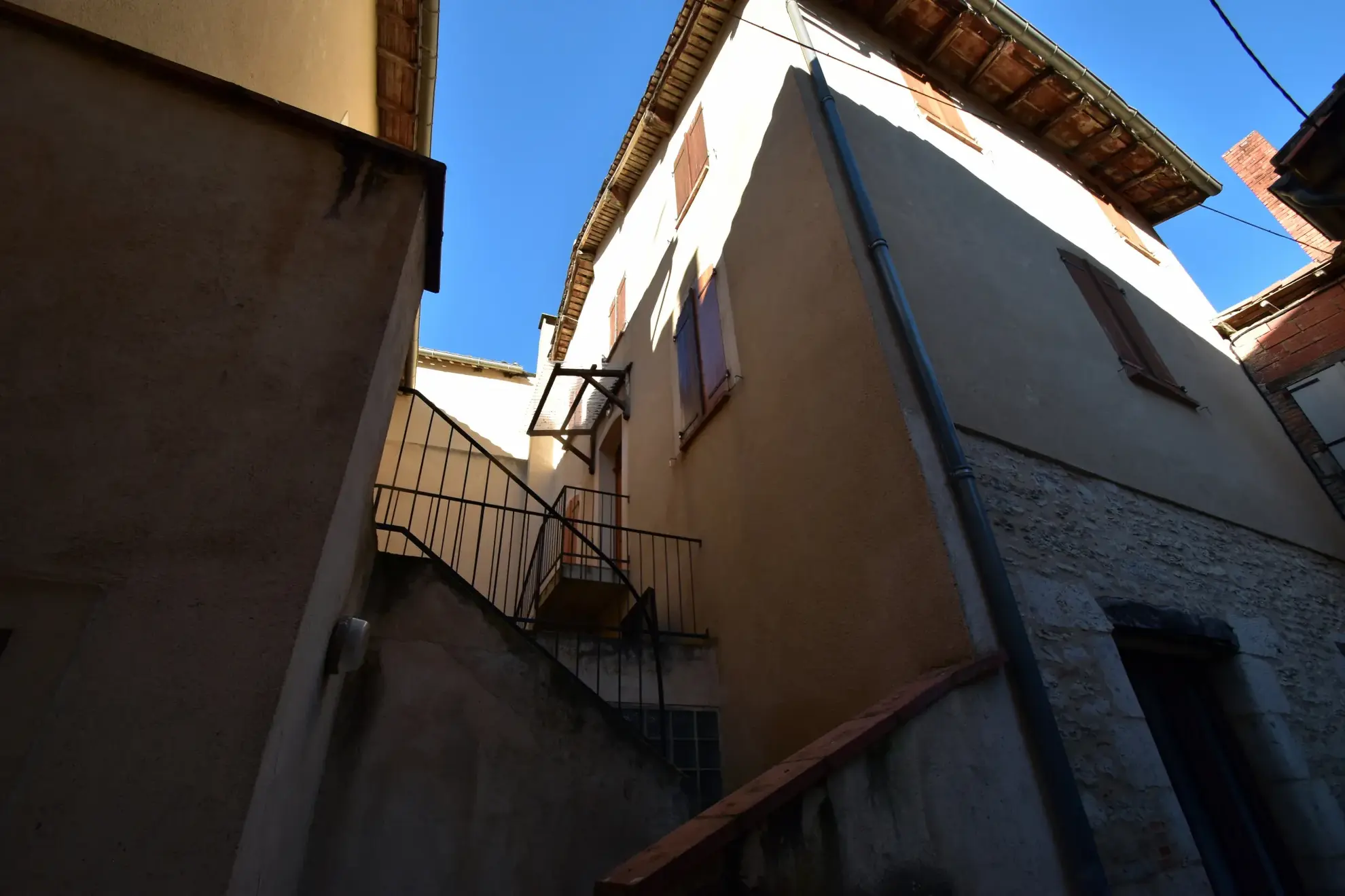 Maison de ville T4 à Caussade de 99 m² – Idéalement située au cœur de la ville 