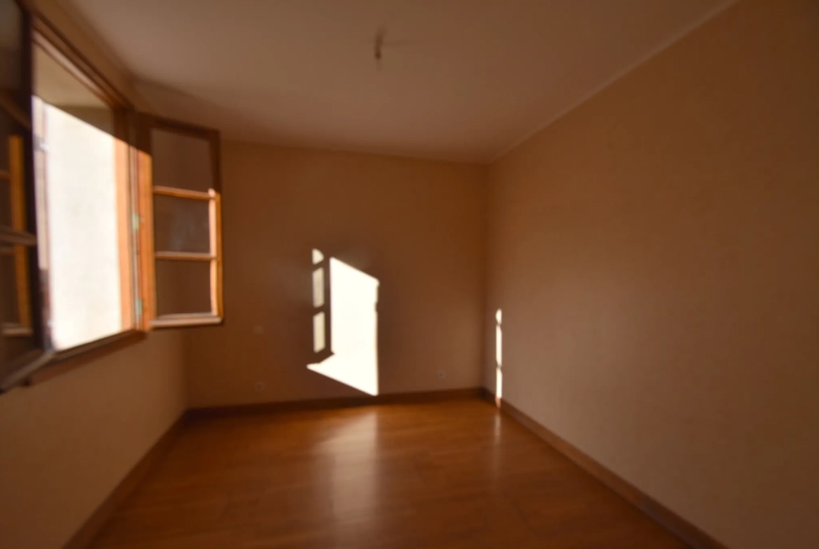 Maison de ville T4 à Caussade de 99 m² – Idéalement située au cœur de la ville 