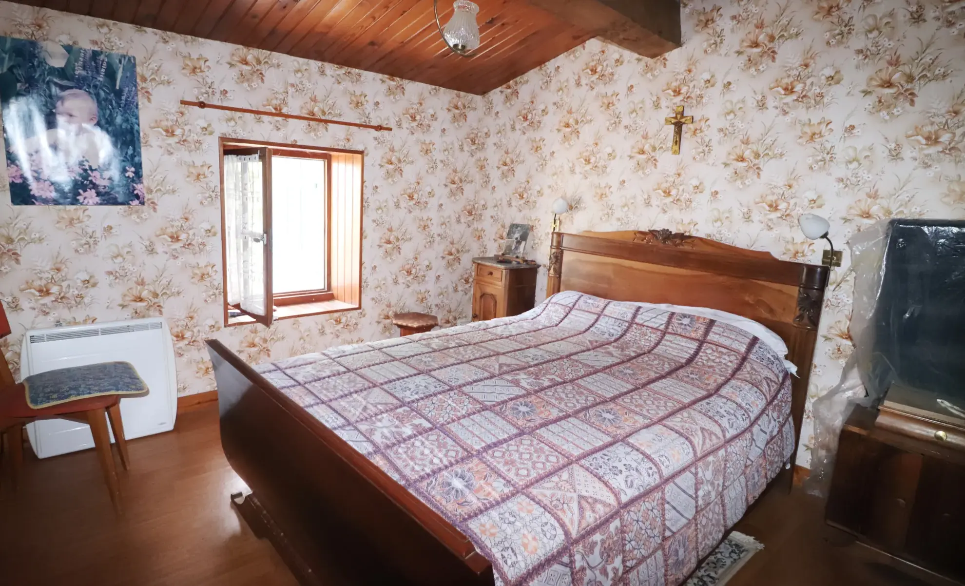 Maison en pierre avec dépendances et terrain constructible à Semussac proche Royan 