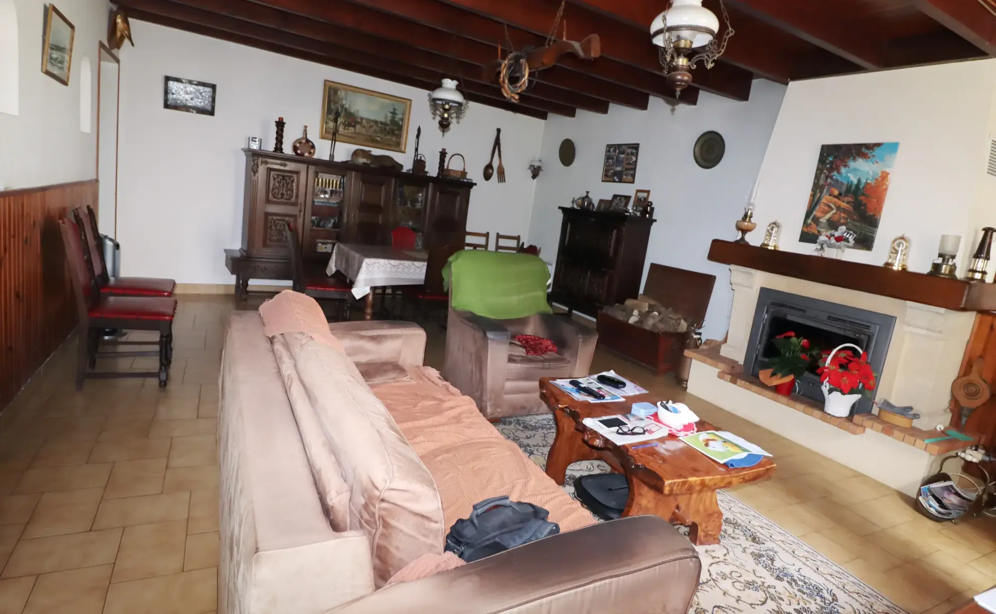 Maison en pierre avec dépendances et terrain constructible à Semussac proche Royan 