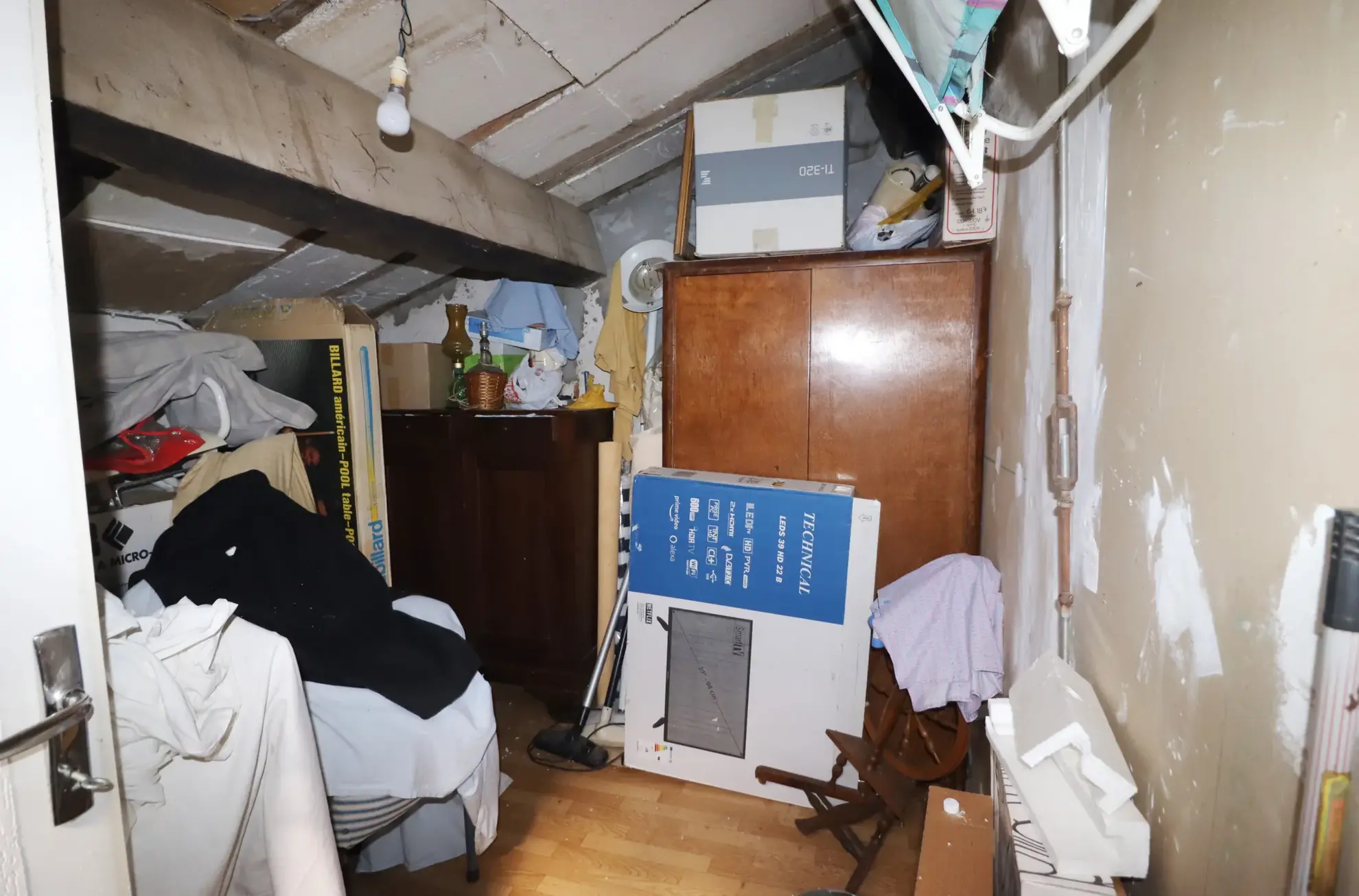 Maison en pierre avec dépendances et terrain constructible à Semussac proche Royan 