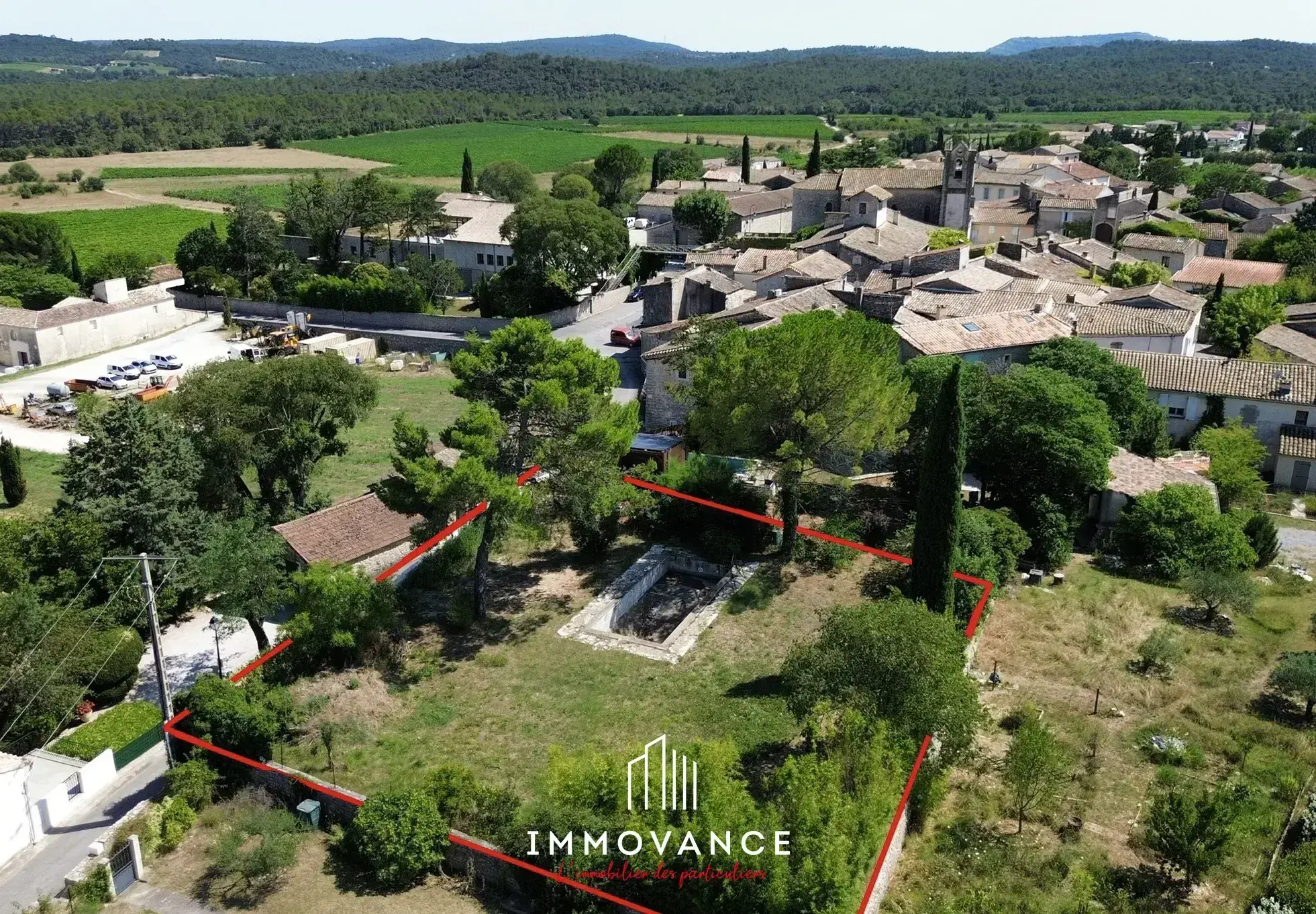 Terrain à bâtir de 1037 m² avec vue sur vignobles à Vacquières 