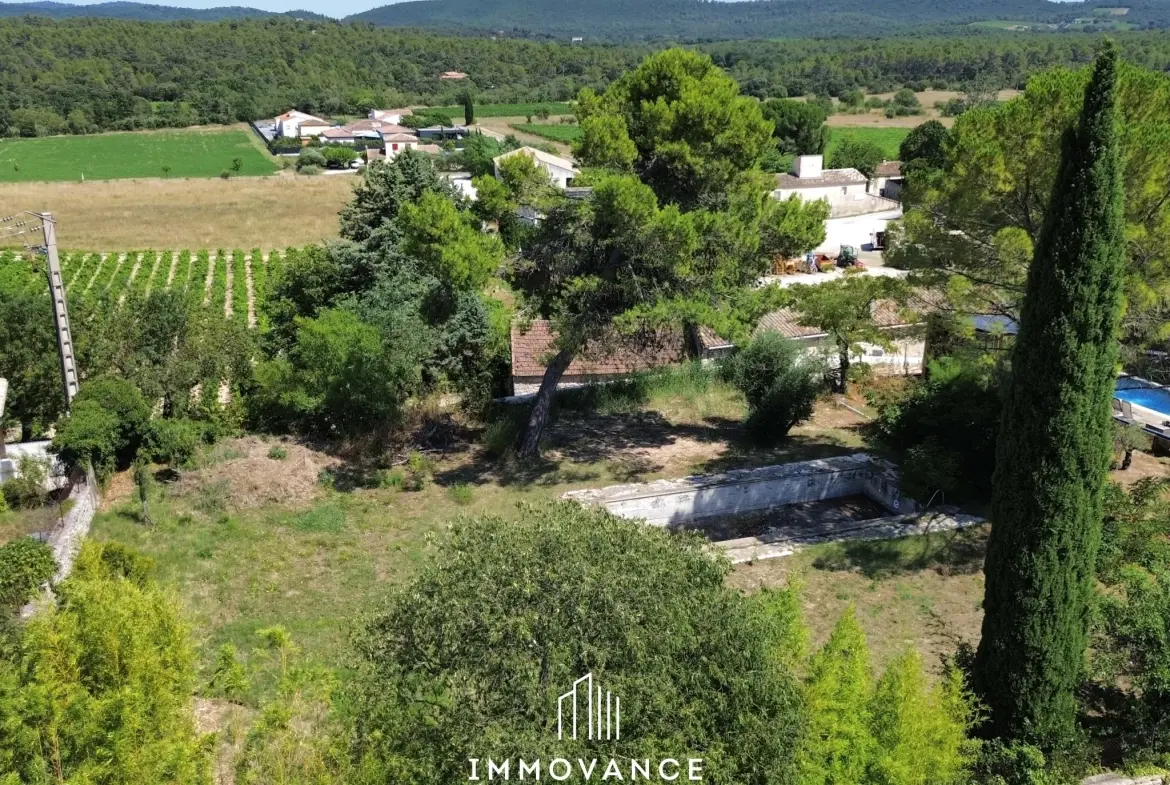 Terrain à bâtir de 1037 m² avec vue sur vignobles à Vacquières 