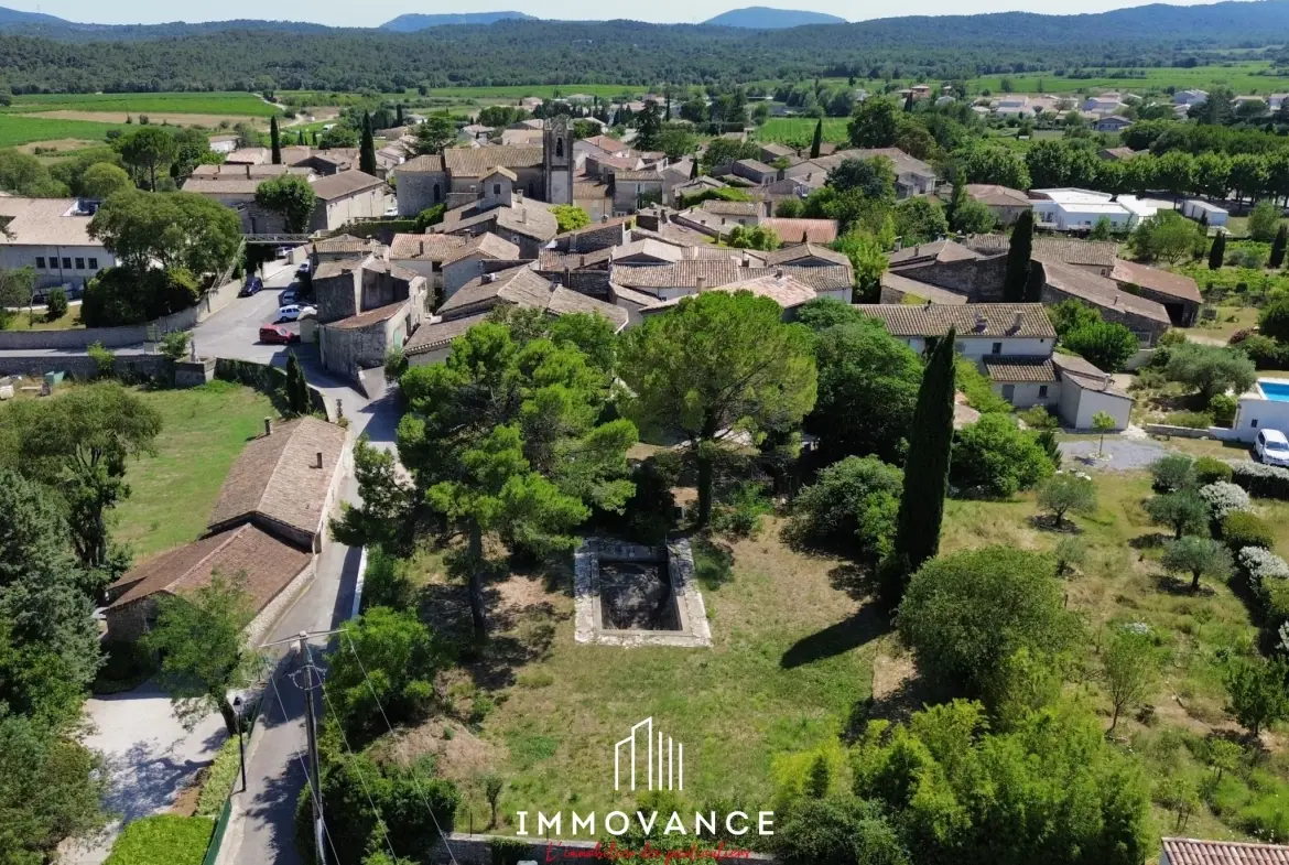 Terrain à bâtir de 1037 m² avec vue sur vignobles à Vacquières 