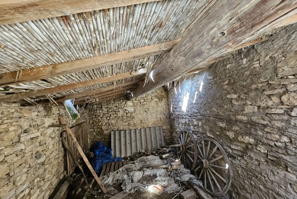 Belle maison à Apt avec grange en pierre, terrain constructible et vue sur le Luberon 