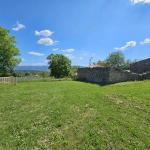 Belle maison à Apt avec grange en pierre, terrain constructible et vue sur le Luberon