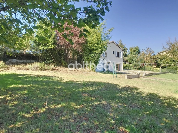Maison à vendre à Fléac avec 5 chambres, jardin et piscine - 150 m²