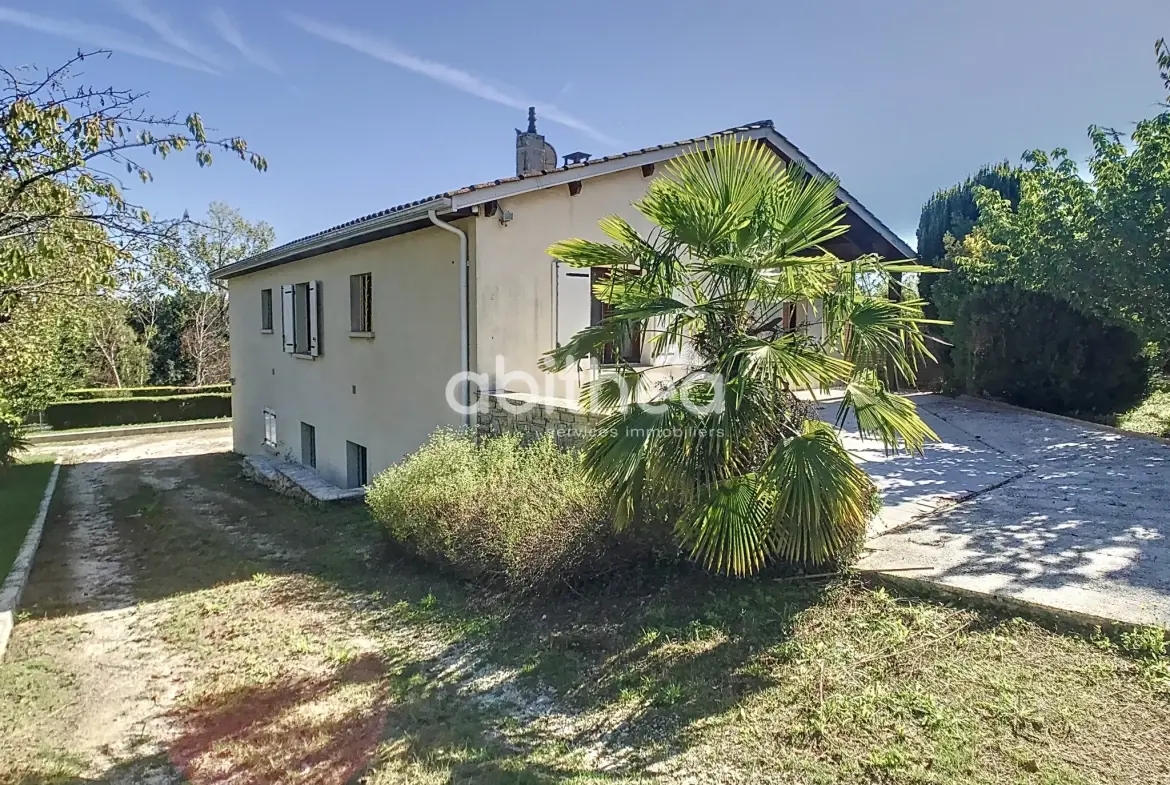 Maison avec piscine à Fléac de 150 m² proche des commerces 