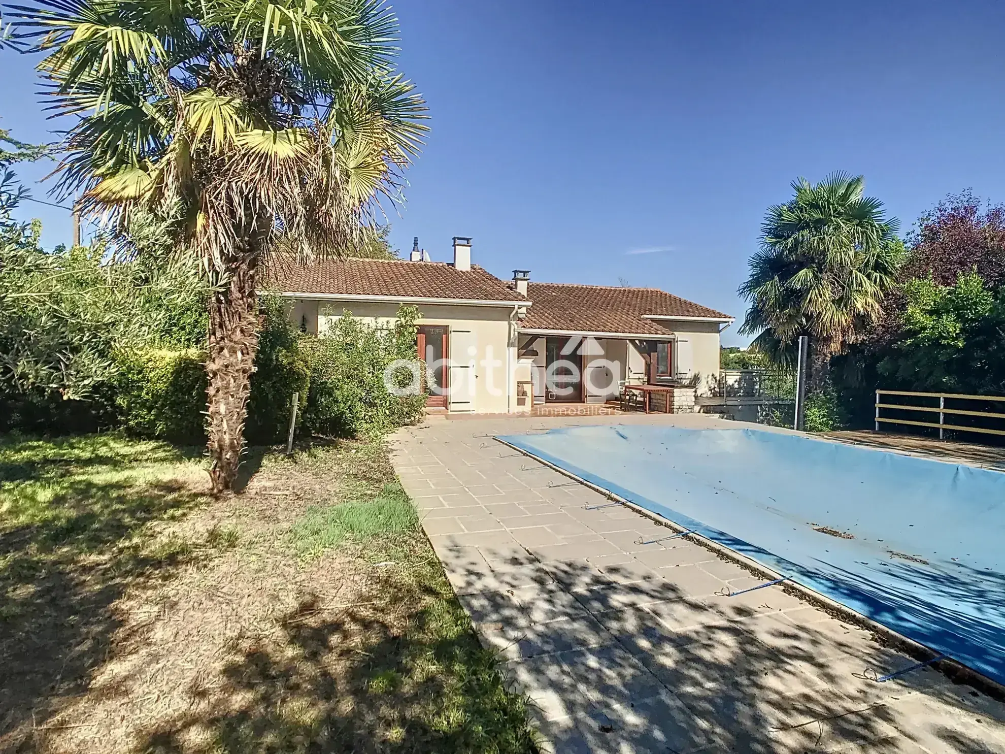 Maison avec piscine à Fléac de 150 m² proche des commerces 