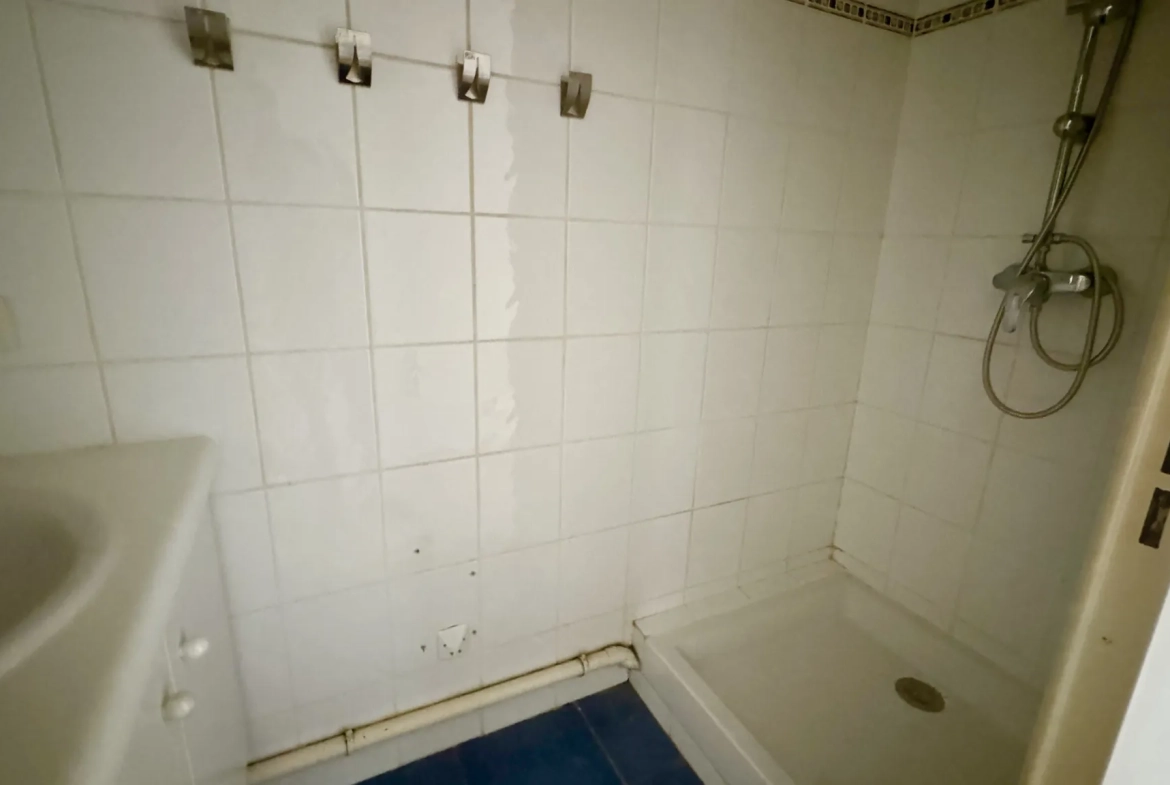 Superbe appartement T4 avec terrasse à vendre à Avignon, dernier étage, résidence avec piscine 