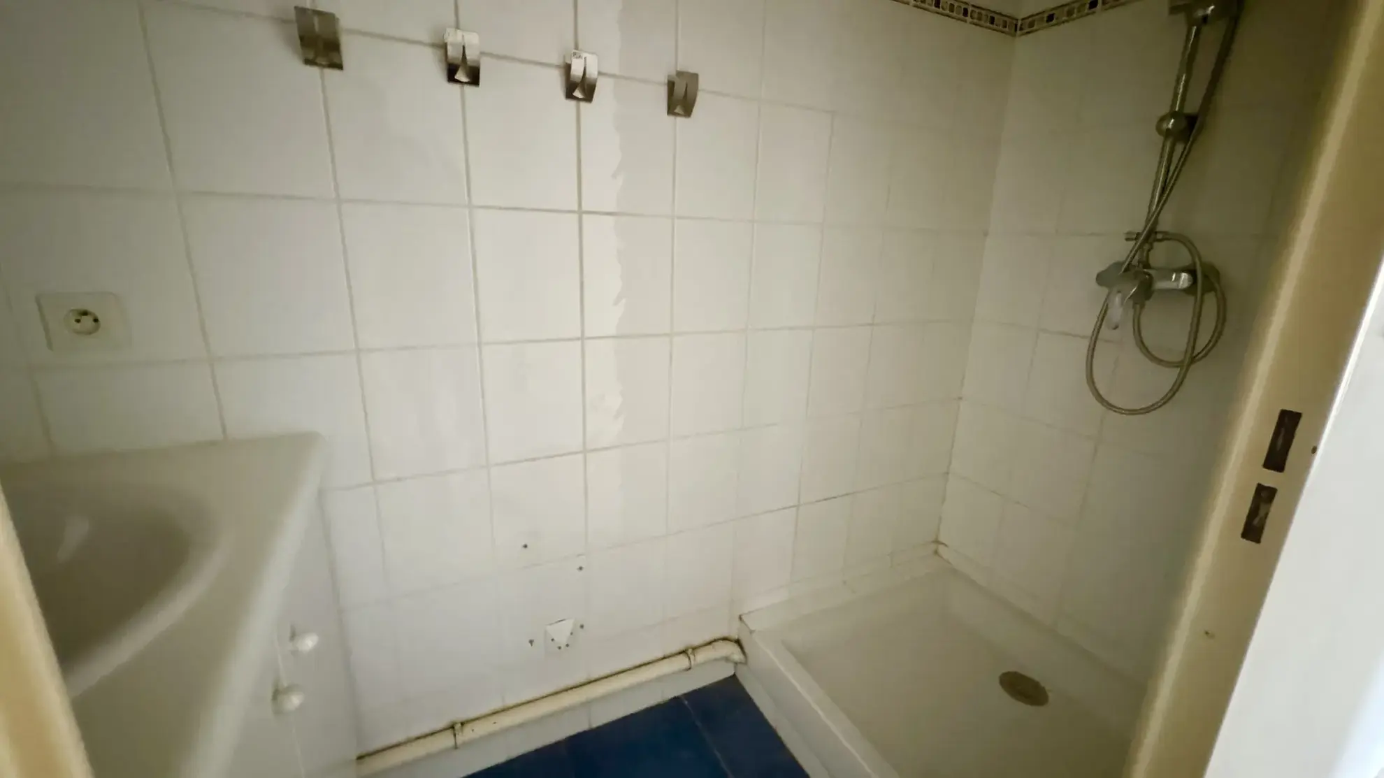 Superbe appartement T4 avec terrasse à vendre à Avignon, dernier étage, résidence avec piscine 