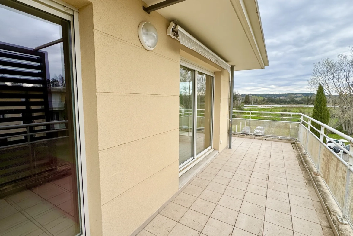 Superbe appartement T4 avec terrasse à vendre à Avignon, dernier étage, résidence avec piscine 