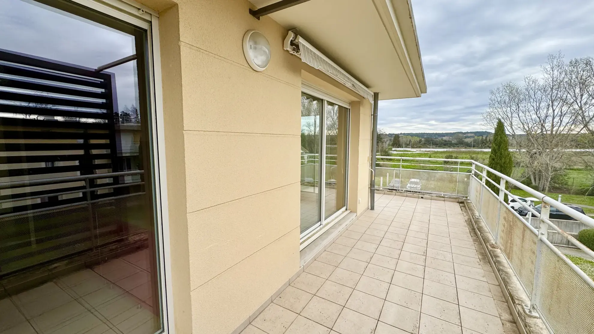 Superbe appartement T4 avec terrasse à vendre à Avignon, dernier étage, résidence avec piscine 