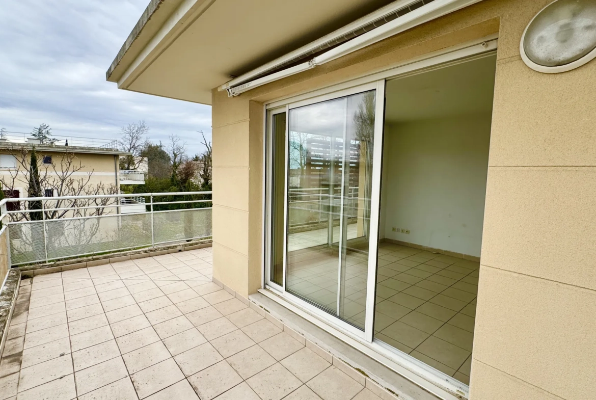 Superbe appartement T4 avec terrasse à vendre à Avignon, dernier étage, résidence avec piscine 