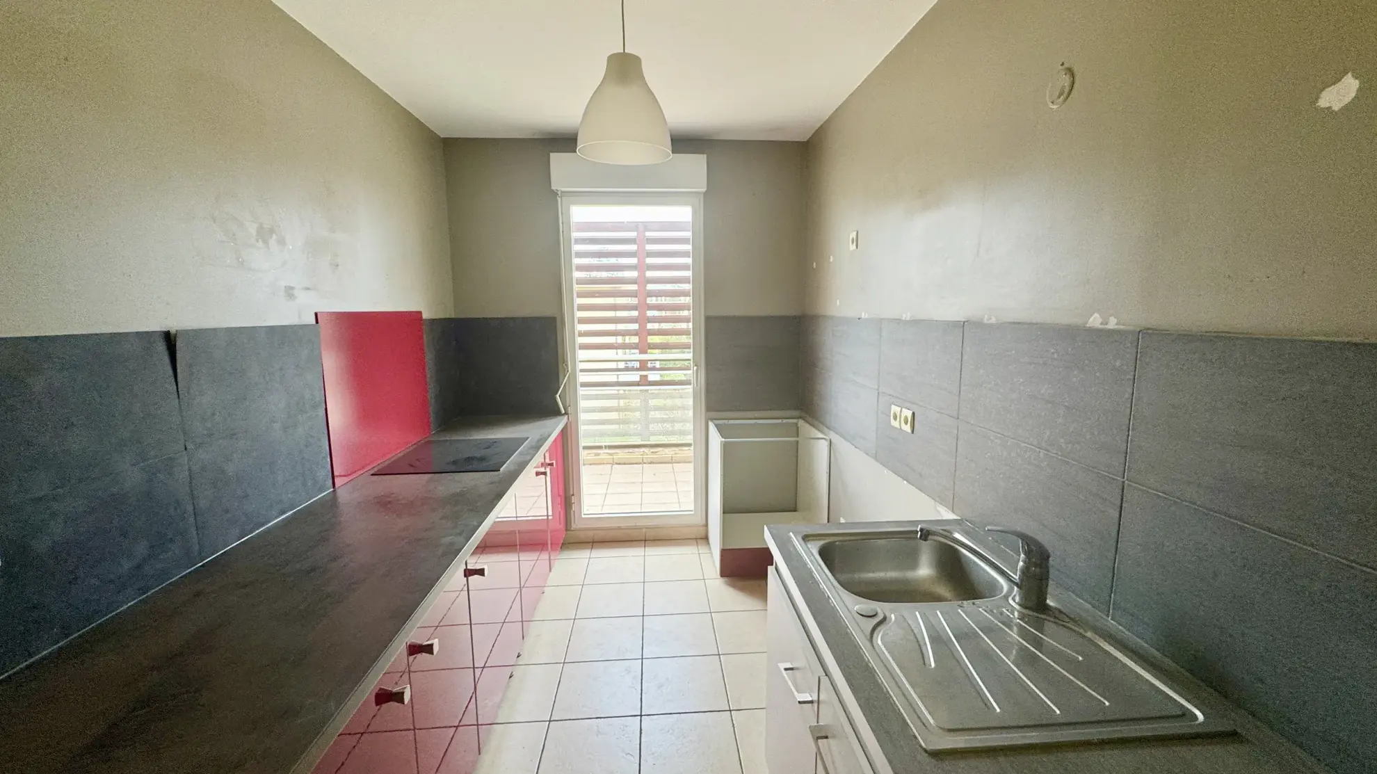 Superbe appartement T4 avec terrasse à vendre à Avignon, dernier étage, résidence avec piscine 