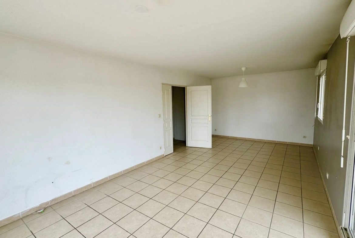 Superbe appartement T4 avec terrasse à vendre à Avignon, dernier étage, résidence avec piscine 