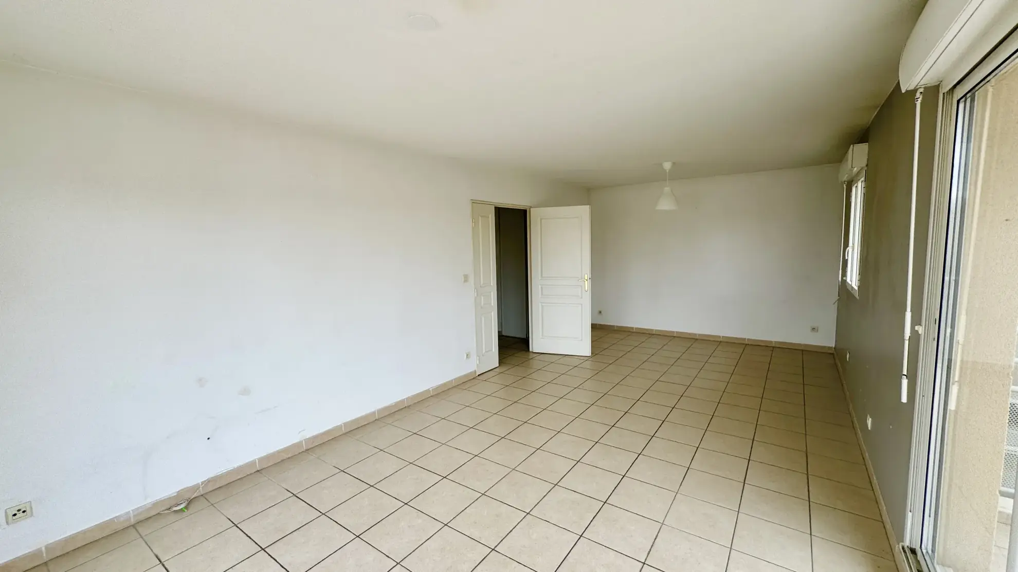 Superbe appartement T4 avec terrasse à vendre à Avignon, dernier étage, résidence avec piscine 