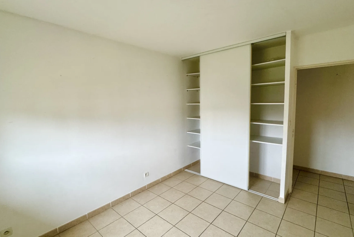Superbe appartement T4 avec terrasse à vendre à Avignon, dernier étage, résidence avec piscine 