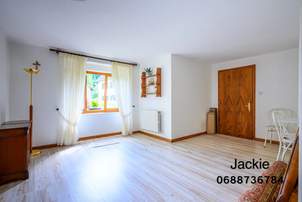 Grande maison de montagne à vendre dans les Vosges avec terrain arboré 