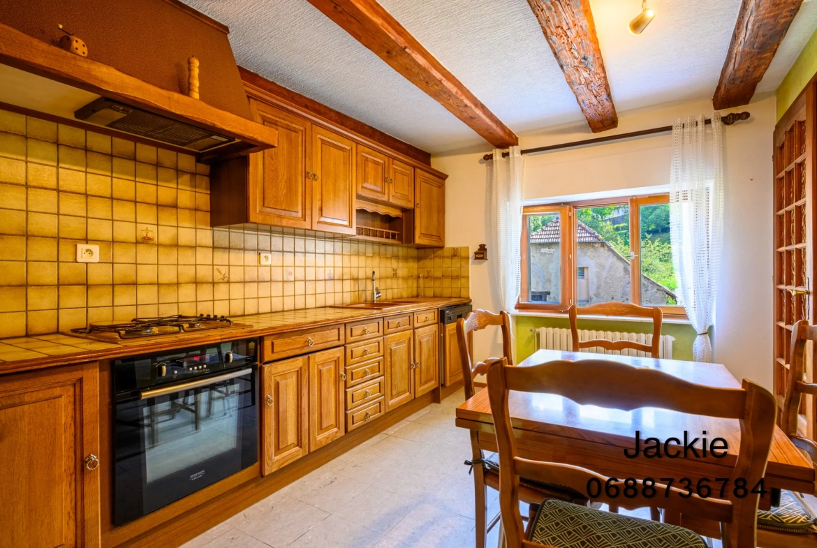 Grande maison de montagne à vendre dans les Vosges avec terrain arboré 