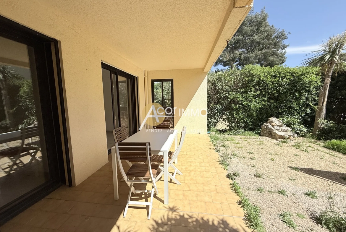 Charmant appartement T2 avec jardin privé à Sanary-La Baou à proximité du centre-ville 