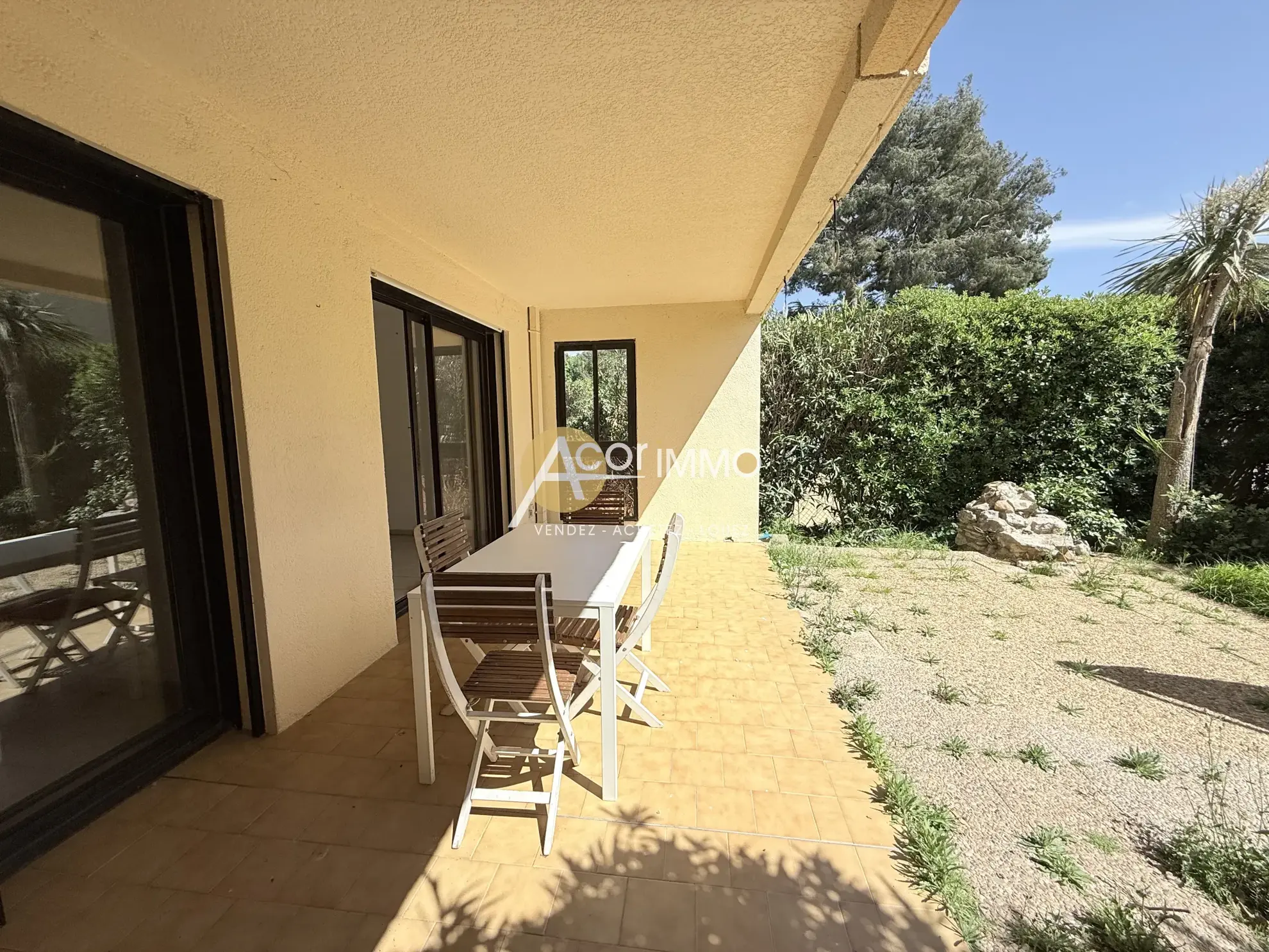 Charmant appartement T2 avec jardin privé à Sanary-La Baou à proximité du centre-ville 