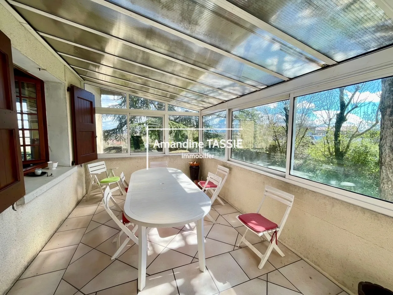 Superbe maison de caractère de 8 pièces à La Cavalerie avec jardin arboré 