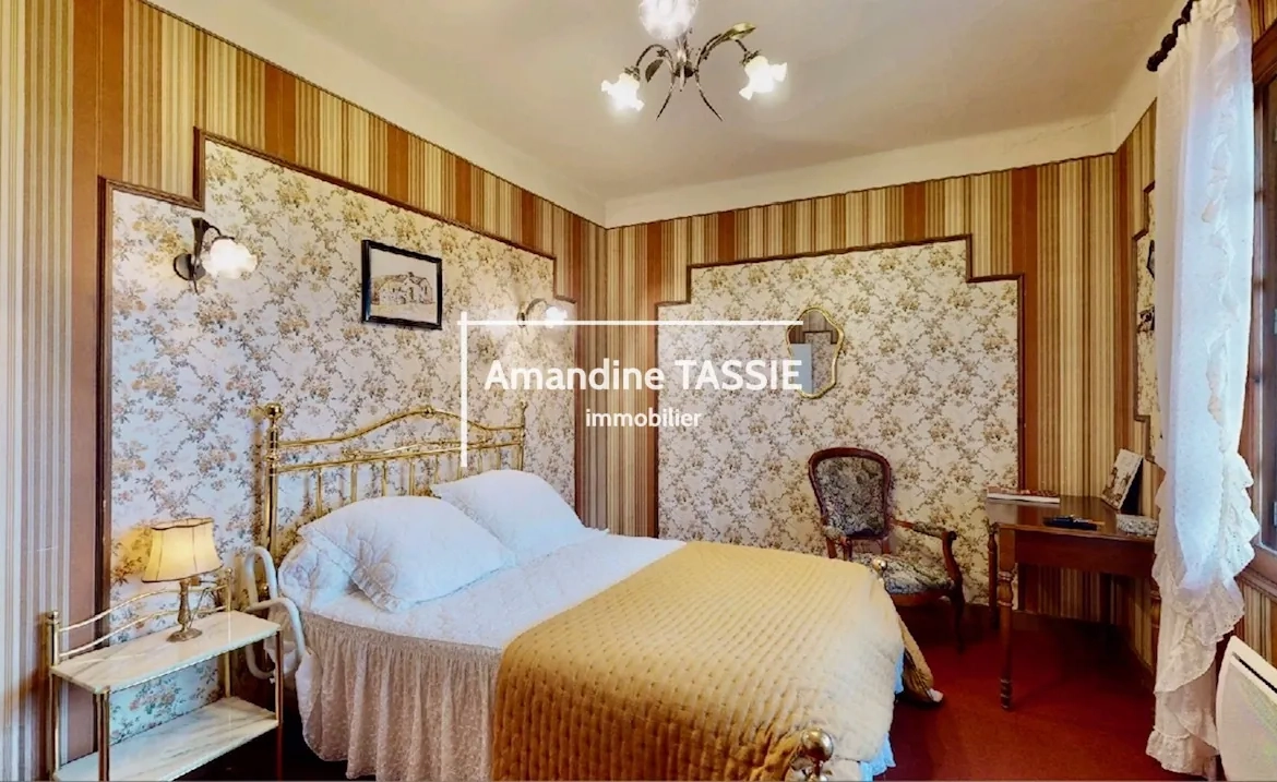Superbe maison de caractère de 8 pièces à La Cavalerie avec jardin arboré 