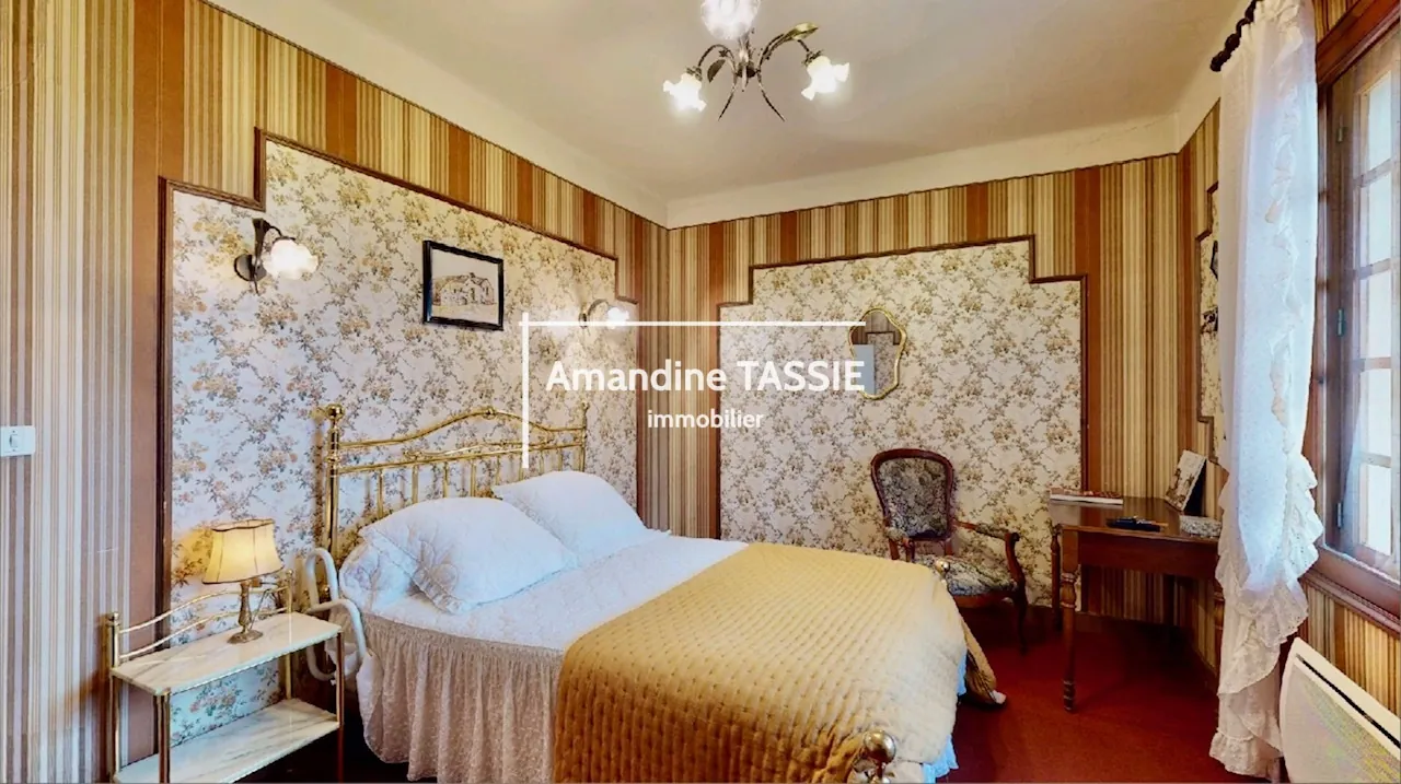 Superbe maison de caractère de 8 pièces à La Cavalerie avec jardin arboré 