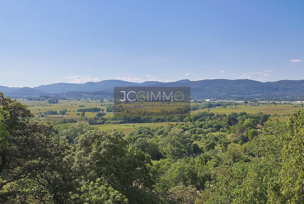Appartement T2 de 31 m² avec vue imprenable à Pierrefeu-du-Var 