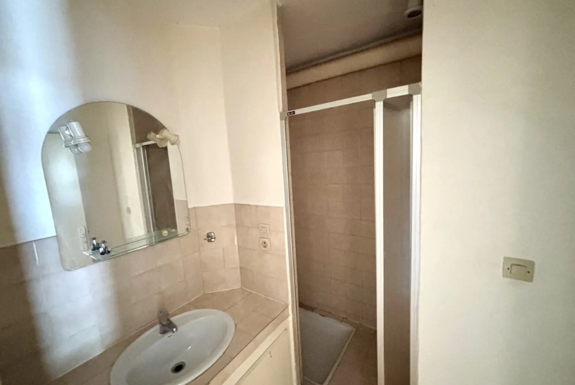 Appartement T3 de 35 m² avec vue montagne et parking dans les Pyrénées-Orientales 