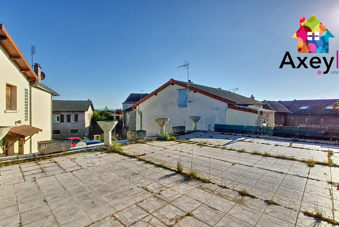 Maison familiale 4 chambres avec jardin et garage à Pouilly-sous-Charlieu 
